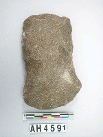 藏品(小型淺腰舌刃打製石斧)的圖片